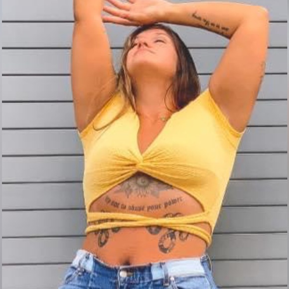 Urban Outfitters Textured Crop Top - Picture 7 of 7